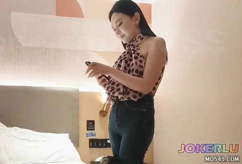  约了个紧身牛仔裤妖娆妹子身材非常带感 7BOSS