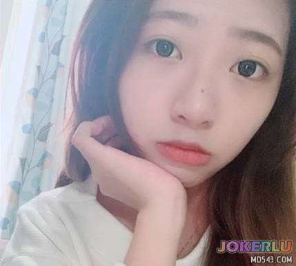 19-year-old Korean mixed-race romantic man