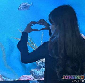 I used my shamelessness to trick my cousin and his fiancée Xiaoya into having sex in the hotel.