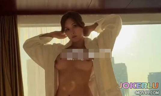 Needless to say, the rich second generation hooked up with a top-notch socialite. Needless to say, she is so good-looking and her breasts are so big and hairless.