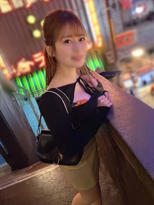 FC2-PPV-4789125 【超級火辣，最強悍的已婚女性】一位29歲、30多歲的妻子，擁有柔軟光滑的肌膚，擁抱起來感覺棒極了。她張開沾滿愛液的私處，在持續不斷的挑逗性愛中被灌滿精液。 “Maina”