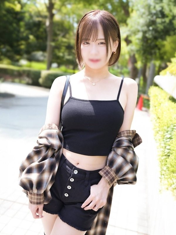 FC2-PPV-4815389 【2025最佳作品】一位身材苗條、擁有美腿的29歲妻子，在3年後與她以前的性伴侶重逢，兩人進行了一場激烈的奶油派性愛（鳴海）